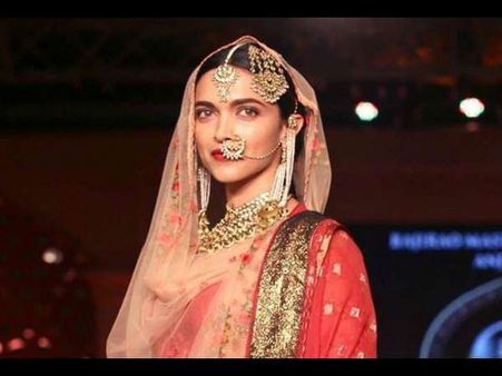 ದೀಪಿಕಾ ಸಂಭಾವನೆ ಮುಂದೆ ಬಾಲಿವುಡ್ ಸ್ಟಾರ್ ನಟರು ಡಮ್ಮಿ ಆಗೋದ್ರು.!