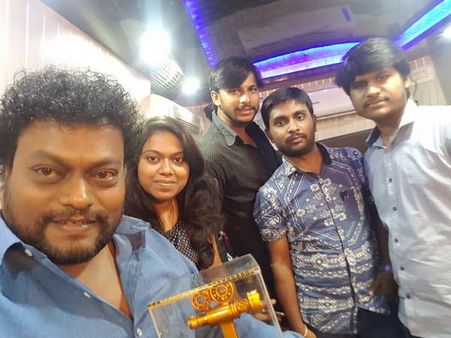 'ಫಿಲ್ಮಿಬೀಟ್ ಕನ್ನಡ' ಪ್ರಶಸ್ತಿ ಸ್ವೀಕರಿಸಿದ ಹಾಸ್ಯ ನಟ ಸಾಧು ಕೋಕಿಲ