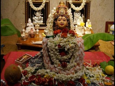 ವರಮಹಾಲಕ್ಷ್ಮಿ ಹಬ್ಬದ ದಿನ ಹಾಡಿನ ಮೂಲಕ ಮಹಾಲಕ್ಷ್ಮಿ ಬರಮಾಡಿಕೊಳ್ಳಿ...