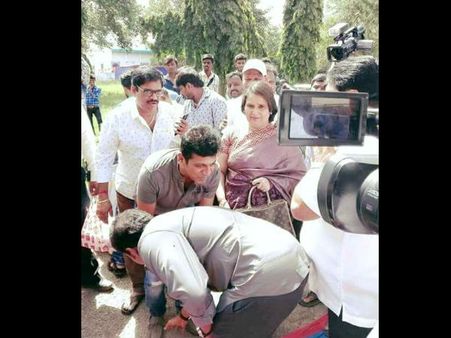 ಶಿವಣ್ಣನ ಕಾಲಿಗೆ ನಮಸ್ಕರಿಸಿ ಆಶೀರ್ವಾದ ಪಡೆದ ಪುನೀತ್