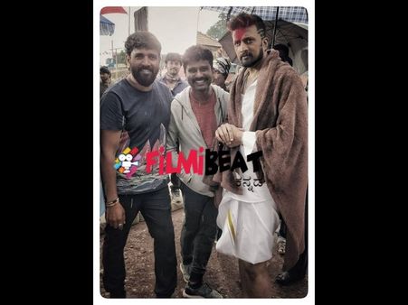 ಬಿಳಿ ಪಂಚೆ, ಬಿಳಿ ಶರ್ಟ್ ಹಾಕ್ಕೊಂಡು 'ಮದುಮಗ'ನಂತೆ ಮಿಂಚಿದ ಸುದೀಪ್