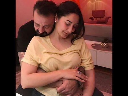 ಸಂಜಯ್ ದತ್ ಅವರ ರೊಮ್ಯಾಂಟಿಕ್ ಫೋಟೋ ವೈರಲ್.!