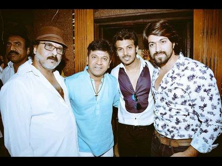 ರವಿಚಂದ್ರನ್ ಮಗನ 'ಸಾಹೇಬ' ಸಿನಿಮಾ ನೋಡಿದ ಶಿವಣ್ಣ ಎಷ್ಟು ಸ್ಟಾರ್ ಕೊಟ್ಟರು.?