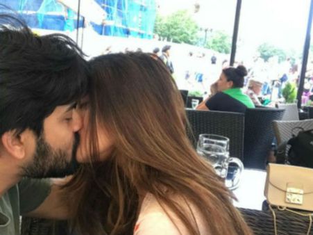 ಪತಿಗೆ ಕಿಸ್ ಕೊಟ್ಟ ನಟಿ ರಿಯಾ ಸೇನ್ ಫೋಟೋ ವೈರಲ್.!