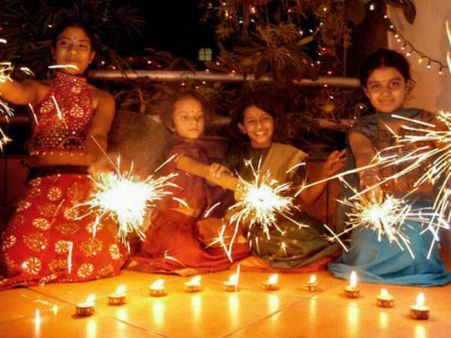 'ದೀಪಾವಳಿ' ಹಬ್ಬದ ಸಂಭ್ರಮವನ್ನು ಮತ್ತಷ್ಟು ಹೆಚ್ಚಿಸುವ ಕನ್ನಡದ ಹಾಡುಗಳಿವು