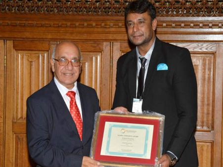 'ಲಂಡನ್'ನಲ್ಲಿ ದರ್ಶನ್ ಪಡೆದ ಪ್ರಶಸ್ತಿ ಬಗ್ಗೆ ಇದ್ದ ಗೊಂದಲಕ್ಕೆ ಉತ್ತರ.!