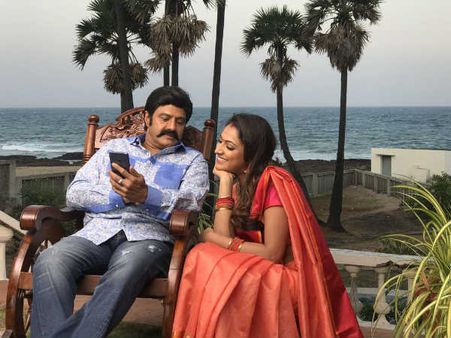 ಟಾಲಿವುಡ್ ಬಾಲಯ್ಯ ಸಿನಿಮಾದಲ್ಲಿ ನೀರ್ ದೋಸೆ ಬೆಡಗಿ ಹರಿಪ್ರಿಯಾ.!