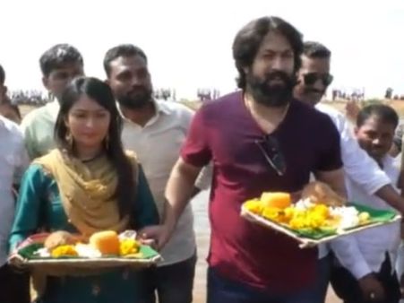 ತಲ್ಲೂರು ಕೆರೆಗೆ ಬಾಗಿನ ಅರ್ಪಿಸಿದ ಯಶ್-ರಾಧಿಕಾ ದಂಪತಿ