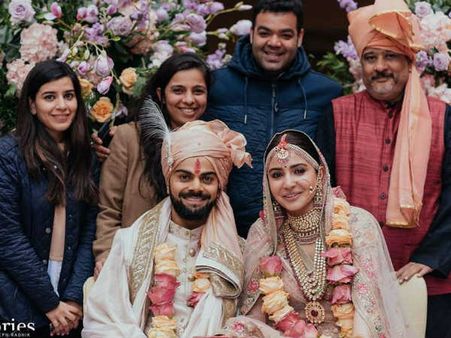 ಶಿವಮೊಗ್ಗ, ತುಮಕೂರು, ಶೃಂಗೇರಿಯ ರಸ್ತೆಗಳಲ್ಲಿ ವಿರಾಟ್ ಅನುಷ್ಕಾ ಸುತ್ತಾಟ!