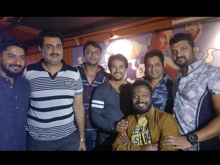 ಕ್ರಿಸ್ ಮಸ್ ಹಬ್ಬದ ಸಂಭ್ರಮದಲ್ಲಿ 'ಡಿ-ಬಾಸ್' ಅಂಡ್ ಟೀಮ್