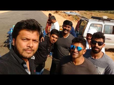 ಹೊಸಪೇಟೆ - ಚಿತ್ರದುರ್ಗ ಹೆದ್ದಾರಿಯಲ್ಲಿ ಕಂಡ ಪುನೀತ್ ರಾಜ್ ಕುಮಾರ್