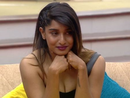 ಬೇಸರಗೊಂಡು ಕಣ್ಣೀರಿಡುತ್ತ 'ಬಿಗ್ ಬಾಸ್' ಮನೆಯಿಂದ ಹೊರಬಂದ ಕೃಷಿ ತಾಪಂಡ.!