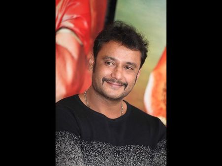 ಹೈದರಾಬಾದ್ ಹೋಟೆಲ್ ನಲ್ಲಿ ಕನ್ನಡಕ್ಕಾಗಿ 'ಡಿ-ಬಾಸ್' ಜಗಳ