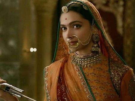 ಮಾಸ್ಟರ್ ಪೀಸ್ 'ಪದ್ಮಾವತ್' ನೋಡಿ ಹೊಗಳಿದ ಟ್ವೀಟಿಗರು