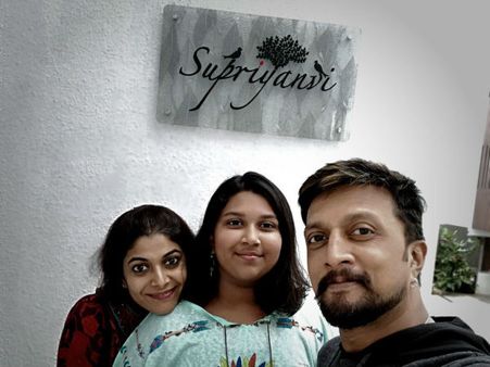 ಪ್ರೀತಿಯ ಪತ್ನಿ ಮತ್ತು ಮಗಳ ಜೊತೆ ಕಿಚ್ಚನ ಹೊಸ ವರ್ಷಾಚರಣೆ