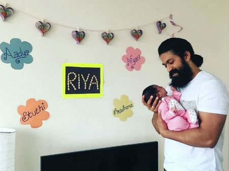 'ರಿಯಾ'ಳನ್ನ ಎತ್ತಿ ಮುದ್ದಾಡಿದ ರಾಕಿಂಗ್ ಸ್ಟಾರ್