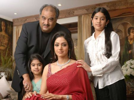 ಶ್ರೀದೇವಿ ಮೃತದೇಹ ಇನ್ನೂ ಕುಟುಂಬದ ಕೈಸೇರಿಲ್ಲ: ತಡವಾಗುತ್ತಿರುವುದಕ್ಕೆ ಕಾರಣವೇನು.?