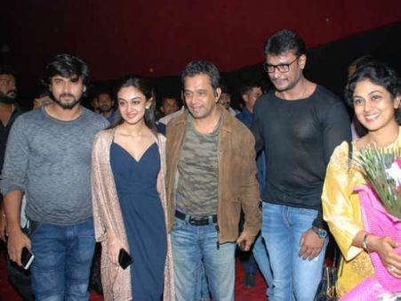 ನಿನ್ನೆಯೇ 'ಪ್ರೇಮ ಬರಹ' ಸಿನಿಮಾ ವೀಕ್ಷಿಸಿದ ಅಂಬಿ - ದರ್ಶನ್ !