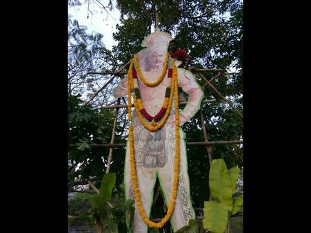 ದರ್ಶನ್ ಮನೆ ಮುಂದೆ ಕಟೌಟ್ ಗಳ ದರ್ಬಾರ್