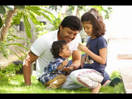 ಅಪ್ಪ ಅಮ್ಮನ ವಿವಾಹ ವಾರ್ಷಿಕೋತ್ಸವಕ್ಕೆ ಗಣೇಶ್ ಮಗಳು ಕೊಟ್ಟ ಉಡುಗೊರೆ ಇದು