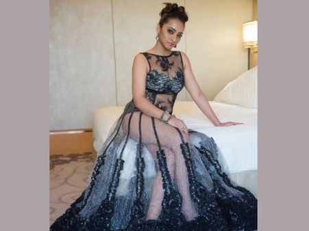 ಹಾಟ್ ಪೋಸ್ ಕೊಟ್ಟ 'ಚಾರ್ ಮಿನಾರ್' ಬೆಡಗಿ ಮೇಘನಾ ಗಾಂವ್ಕರ್