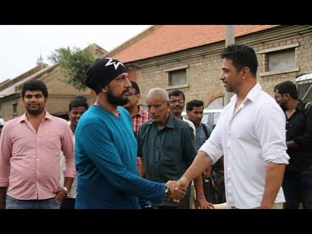 'ಪ್ರೇಮ ಬರಹ' ನೋಡುತ್ತಿರುವ ಕಿಚ್ಚ ಸುದೀಪ್