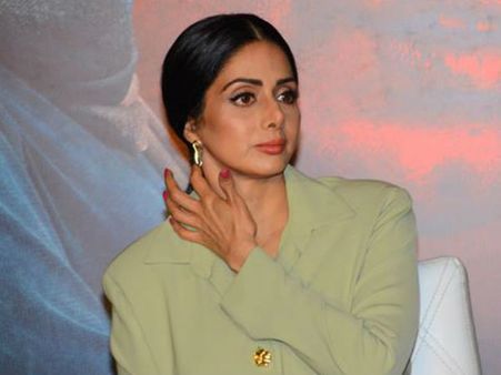 ಶ್ರೀದೇವಿ ಪಾರ್ಥೀವ ಶರೀರದೊಂದಿಗೆ ದುಬೈನಿಂದ ಹೊರಟ ಕುಟುಂಬ: ರಾತ್ರಿ ಮುಂಬೈಗೆ ಆಗಮನ