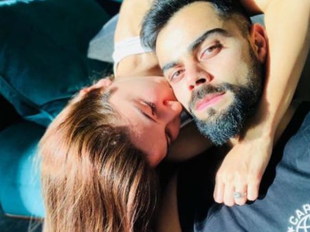 ಸೋಷಿಯಲ್ ಮೀಡಿಯಾದಲ್ಲಿ ವೈರಲ್ ಆದ 'ವಿರುಷ್ಕಾ' ರೋಮ್ಯಾಂಟಿಕ್ ಫೋಟೋಗಳು