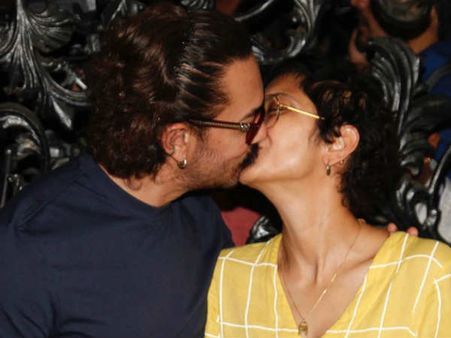 ಮೀಡಿಯಾ ಮುಂದೆ ಪತ್ನಿಗೆ ಮುತ್ತಿನ ಮಳೆ ಸುರಿಸಿದ ಆಮೀರ್ ಖಾನ್