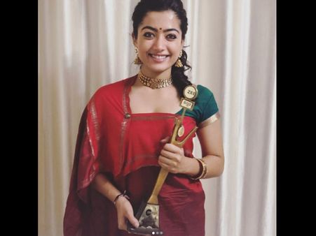 61 ವರ್ಷದ ಹಿಂದಿನ ಸೀರೆ ತೊಟ್ಟು ಪ್ರಶಸ್ತಿ ಪಡೆದ ರಶ್ಮಿಕಾ: ಏನಿದರ ಗುಟ್ಟು.?