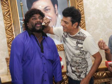 ಕಡೆಗೂ ಶಿವಣ್ಣನಿಗೆ ಕ್ಷಮೆ ಕೇಳಿದ ಹುಚ್ಚ ವೆಂಕಟ್