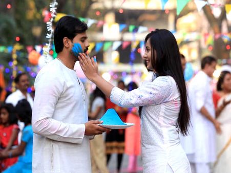 ಬಣ್ಣದ ಓಕುಳಿಯಲ್ಲಿ ಸಂಭ್ರಮಿಸಲಿದೆ 'ಬ್ರಹ್ಮಾಸ್ತ್ರ'