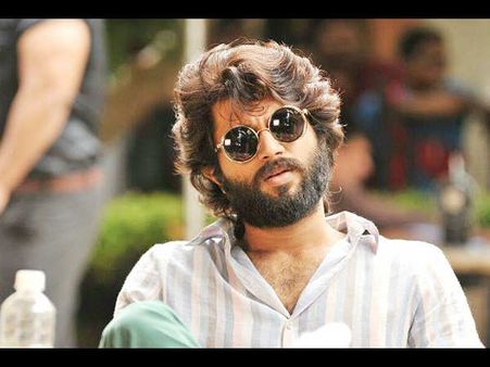 ಕನ್ನಡ ಆಯ್ತು, ಈಗ ಹಿಂದಿಯಲ್ಲಿ 'ಅರ್ಜುನ್ ರೆಡ್ಡಿ'.! ಹೀರೋ ಇವ್ರಾ.?