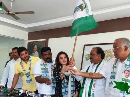 ಎರಡನೇ ಬಾರಿ 'ತೆನೆ ಹೊತ್ತ' ನಟಿ ಪೂಜಾ ಗಾಂಧಿ