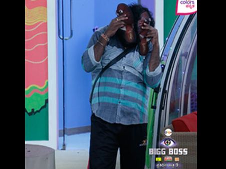 ಹುಚ್ಚ ವೆಂಕಟ್ ಗೆ 'ಎಕ್ಕಡ' ಚಿಹ್ನೆ ಸಿಕ್ಕಿದೆಯಂತೆ.! ಇದು ನಿಜಾನ.?