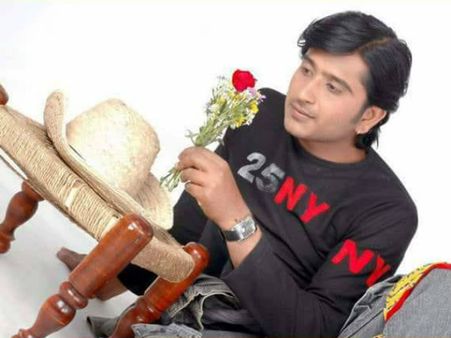 ನಿರೂಪಕ ಚಂದನ್ ದುರ್ಮರಣ: ಮಗನ ಕತ್ತು ಸೀಳಿ, ಆಸಿಡ್ ಸೇವಿಸಿದ ಪತ್ನಿ ಮೀನಾ