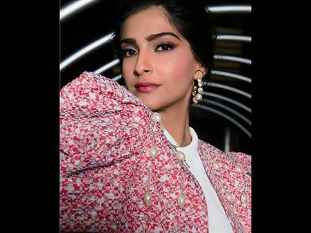 ಬಾಲಿವುಡ್ ನಿಂದ ಭಾರತೀಯ ಸಂಸ್ಕೃತಿ ಹಾಳು: ಸೋನಂ ಮೇಲೆ ಟ್ರೋಲಿಗರ ಕಣ್ಣು.!