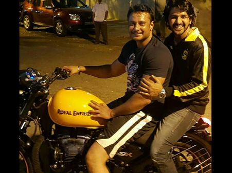 ಗೆಳೆಯನ ಬೈಕ್ ನಲ್ಲಿ ಡಿ ಬಾಸ್ ದರ್ಶನ್ ಸವಾರಿ