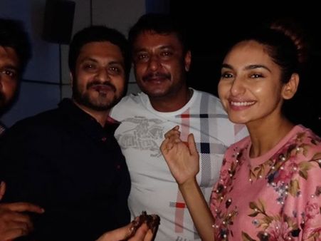 ಖುಷಿಯಾಗಿ ಪಾರ್ಟಿ ಮಾಡಿದ ಆದಿತ್ಯ, ದರ್ಶನ್, ರಾಗಿಣಿ