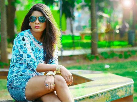 ಕೆಲಸಕ್ಕಾಗಿ ಬೆಂಗಳೂರಿಗೆ ಬಂದ ಹುಡುಗಿ ಈಗ 100 ಐಟಂ ಸಾಂಗ್ ಮಾಡಿದ್ದಾಳೆ