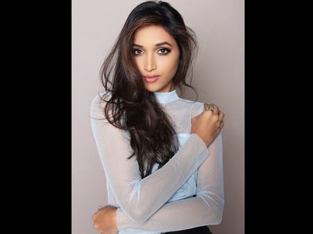 ಕೆಜಿಎಫ್ ರಾಕಿ ನಾಯಕಿಯ ಕಸರತ್ತು ನೋಡಿ!