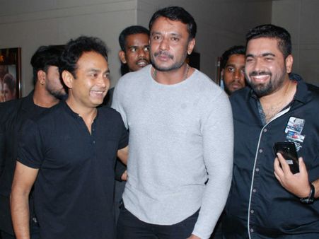 ದರ್ಶನ್ ರನ್ನ ಬಾಲ್ಯದ ನೆನಪಿಗೆ ಕರೆದೊಯ್ದ ಶರಣ್ !