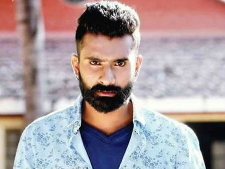 ಕಾಂಗ್ರೆಸ್ ರೋಡ್ ಶೋನಲ್ಲಿ ಯಡಿಯೂರಪ್ಪ ವಿರುದ್ಧ ಗುಡುಗಿದ ನಟ ಯೋಗೇಶ್