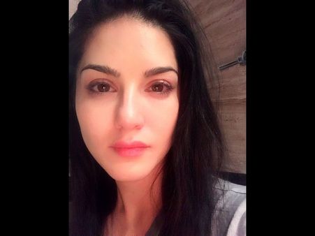 ಕಣ್ಣೀರಿಟ್ಟು ಭಾವುಕರಾದ ಸನ್ನಿ ಲಿಯೋನ್.! ಕಾರಣವೇನು.?