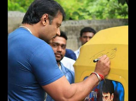 ಡಿ ಬಾಸ್ ಮನೆ ಮುಂದೆ ಸಾಲು ಸಾಲು ಆಟೋಗಳು ನಿಂತಿರೋದ್ಯಾಕೆ?