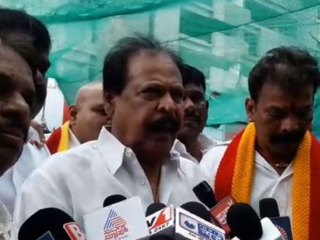 ಮಂತ್ರಿ, ಒರಾಯನ್ ಮಾಲ್ ನಲ್ಲಿ 'ಕಾಲಾ' ಪ್ರದರ್ಶನ ರದ್ದು: ಹೊರಬಂದ ಅಭಿಮಾನಿಗಳು.!