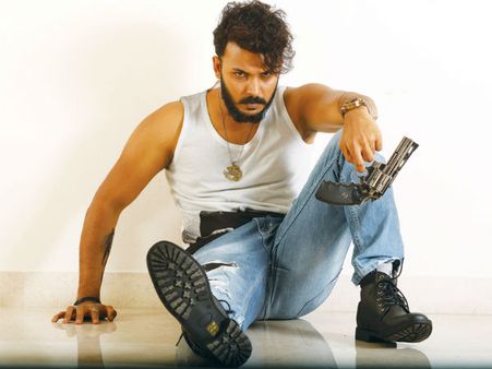 'ಚಿಲಂ' ಚಿತ್ರಕ್ಕಾಗಿ ಮಾಸ್ ರಗಡ್ ಲುಕ್ ನಲ್ಲಿ ಮನೋರಂಜನ್