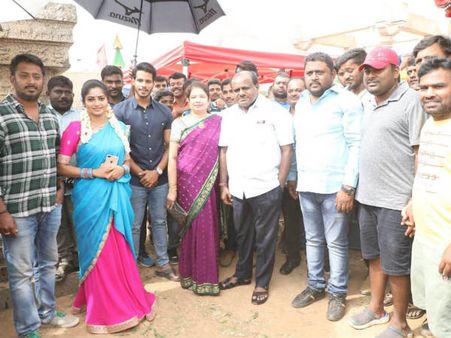 'ಸೀತಾರಾಮ ಕಲ್ಯಾಣ' ಸಿನಿಮಾದ ಶೂಟಿಂಗ್ ಸೆಟ್ ನಲ್ಲಿ ಕುಮಾರಸ್ವಾಮಿ