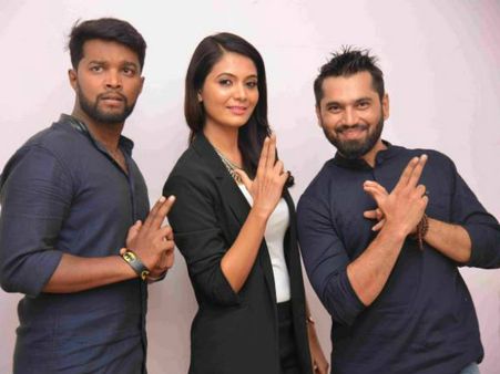 'ಕಳ್ಬೆಟ್ಟದ ದರೋಡೆಕೋರರು' ಟ್ರೇಲರ್ ರಿಲೀಸ್ : ನೀವು ನೋಡಿ, ಎಲ್ಲರಿಗೂ ತೋರಿಸಿ