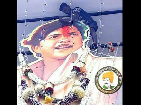 ವಿಷ್ಣುವರ್ಧನ್ ಕಟ್ ಔಟ್ ಗೆ ರಕ್ತದ ಅಭಿಷೇಕ ಮಾಡಿದ ಅಭಿಮಾನಿ!